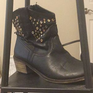 Leather ankle boots with wood heels